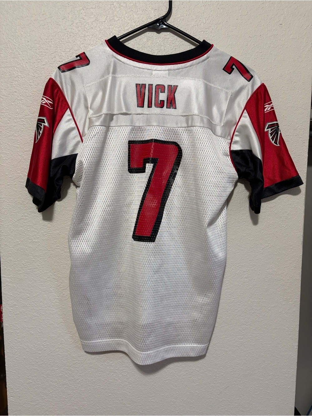 Reebok Atlanta Falcons Vick #7 White and Red Football Jersey